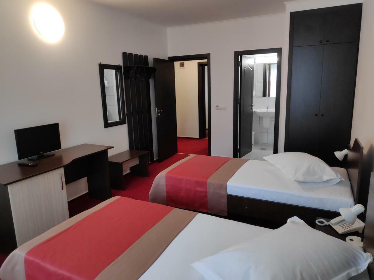 Hostel Caliman كاسيولاتا المظهر الخارجي الصورة
